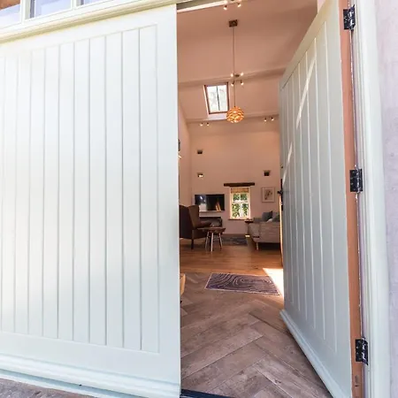 Mill Pool Barn Torver, 度假居 *