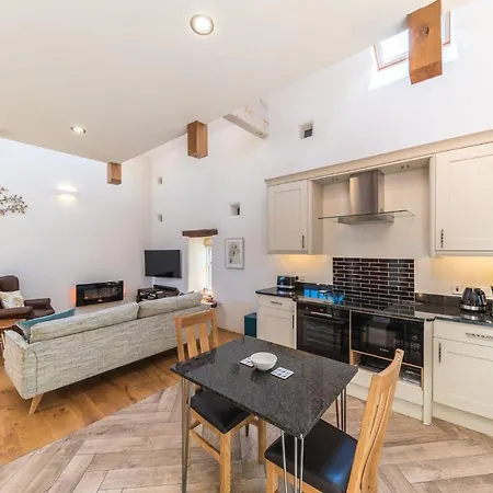 בית נופש Mill Pool Barn Torver,